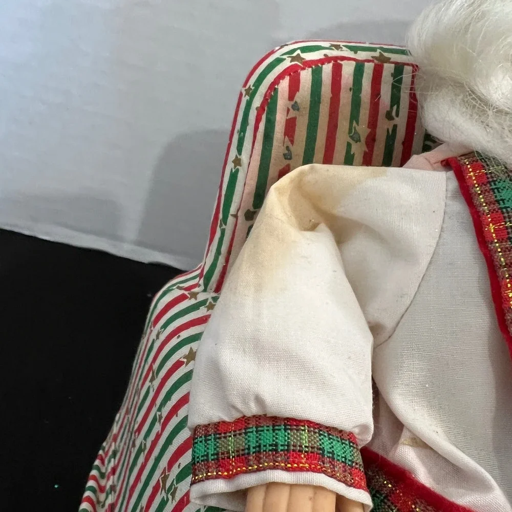 Vintage Animated Santa and‎ Mrs Claus on Couch Christmas Decor